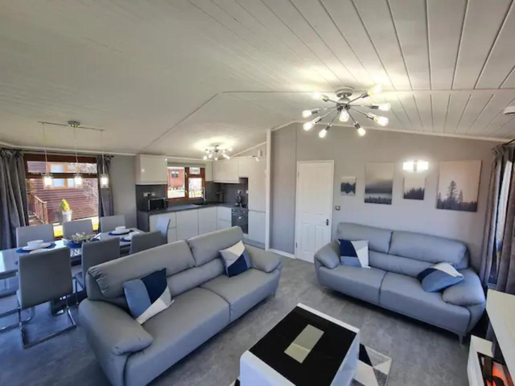 4 Bed Luxury Lodge With Hot Tub Near Lake District Warton Kültér fotó
