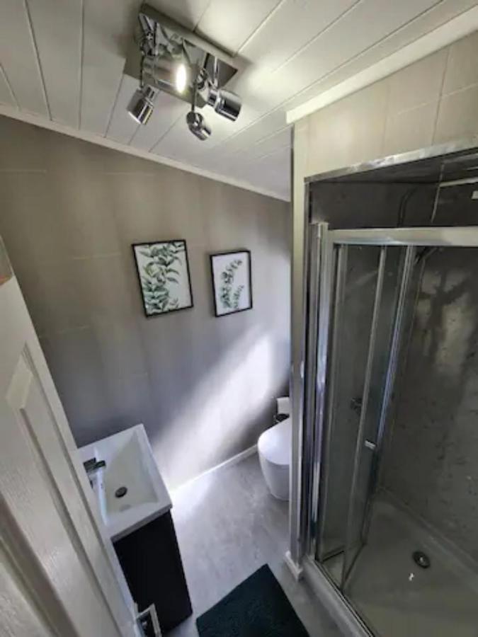 4 Bed Luxury Lodge With Hot Tub Near Lake District Warton Kültér fotó