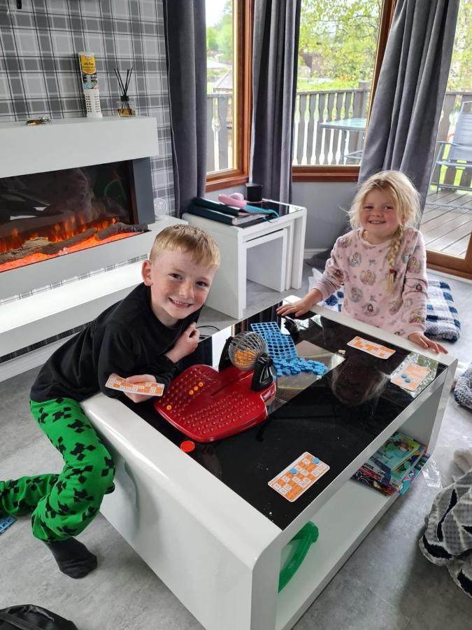 4 Bed Luxury Lodge With Hot Tub Near Lake District Warton Kültér fotó