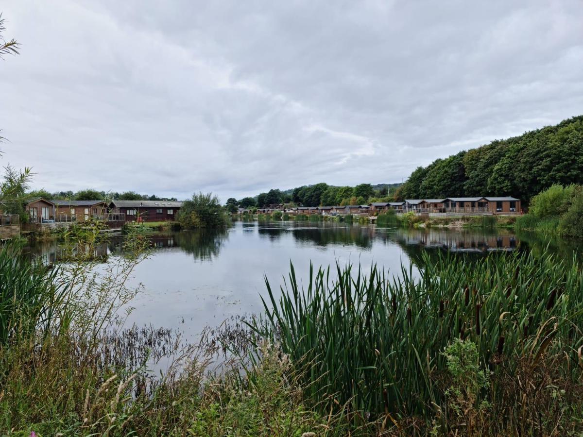 4 Bed Luxury Lodge With Hot Tub Near Lake District Warton Kültér fotó